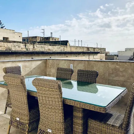 Townhouse In Centre *