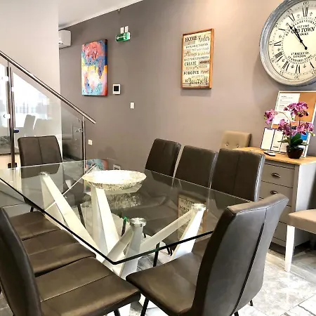 Townhouse In Centre *