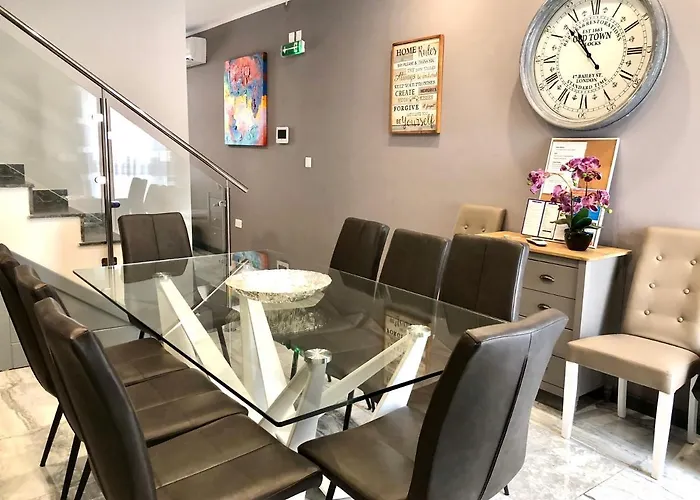 Townhouse In Centre *