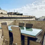 Townhouse In Centre *